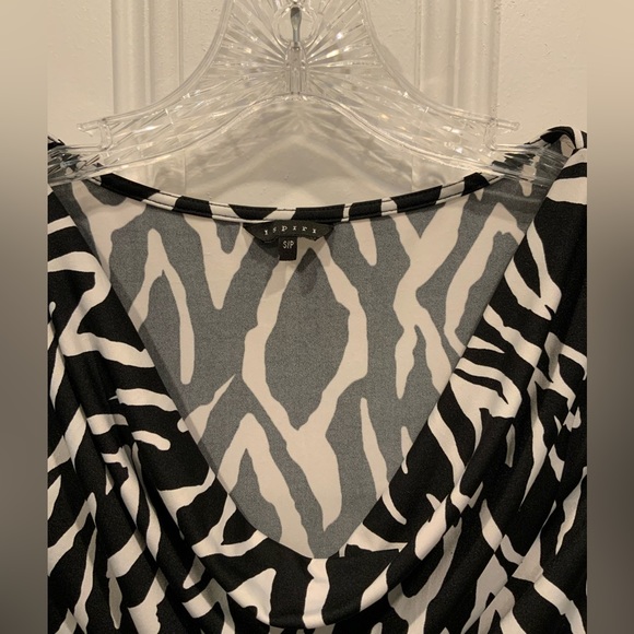 Ispiri Cowl Neck Sleeveless Top with Rousing on Left Side - Size S - Picture 4 of 5